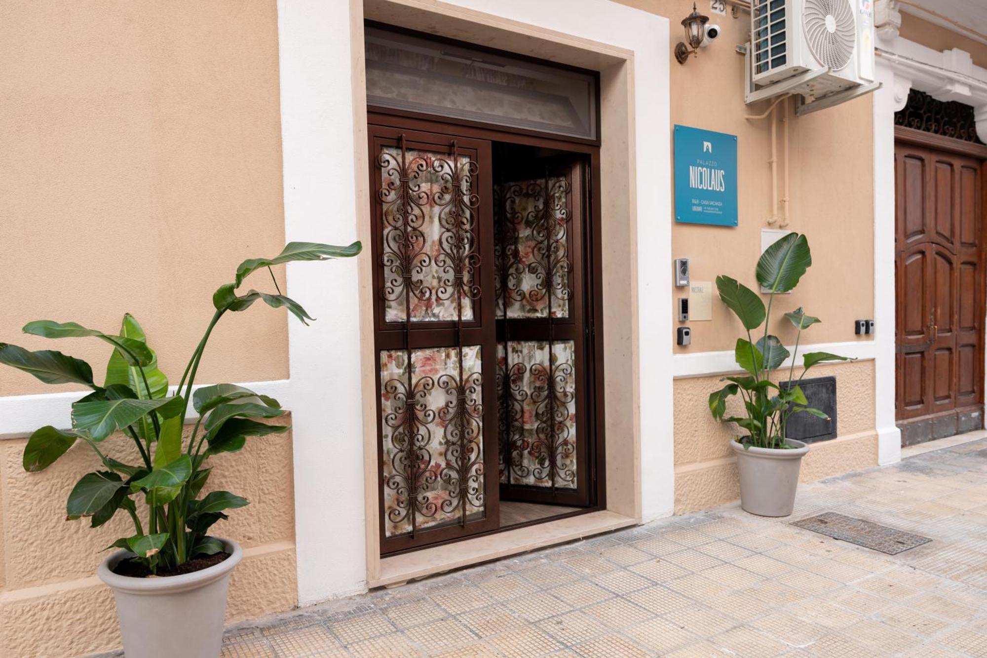 巴里Palazzo Nicolaus Del Lungomare住宿加早餐旅馆 外观 照片